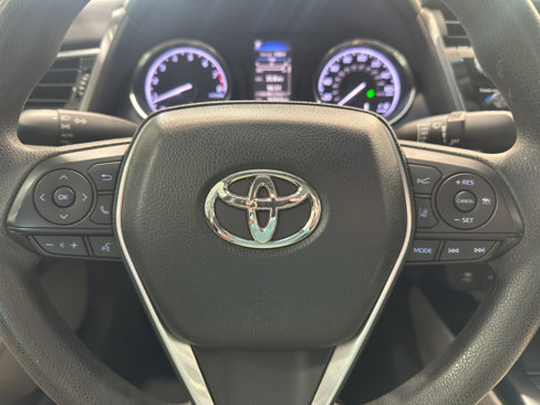Used 2018 Toyota Camry LE image 18