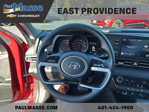 Used 2022 Hyundai Elantra SEL image 12