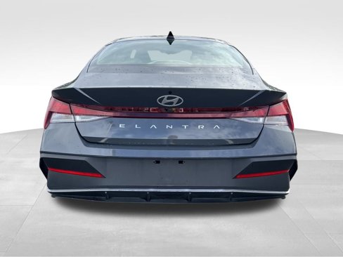 Used 2024 Hyundai Elantra SEL image 6