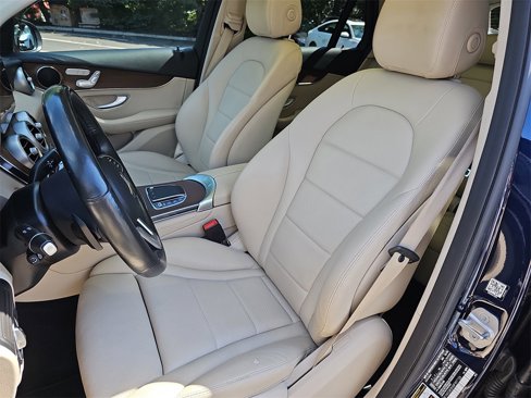 Used 2021 Mercedes-Benz GLC 300 4MATIC image 15