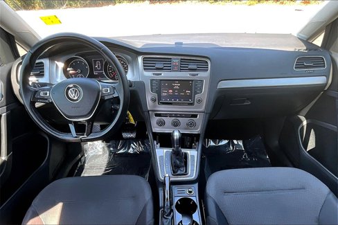 Used 2017 Volkswagen Golf S image 7