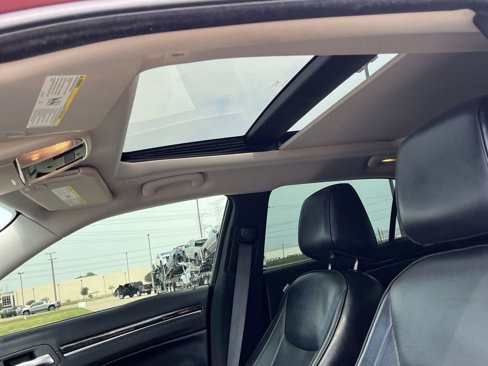 Used 2019 Chrysler 300 Limited image 32