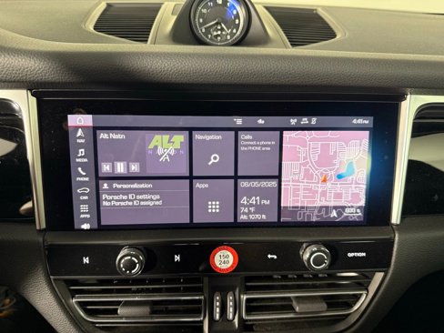 Certified 2024 Porsche Macan image 29