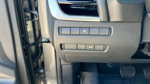 Used 2023 Nissan Rogue SL w/ SL Premium Package image 18