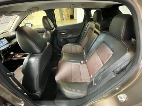 Used 2025 Nissan Kicks SR image 24