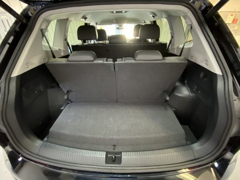 Used 2024 Volkswagen Tiguan SE image 30