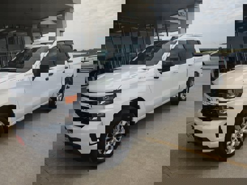 Used 2021 Chevrolet Silverado 1500 Custom image 2