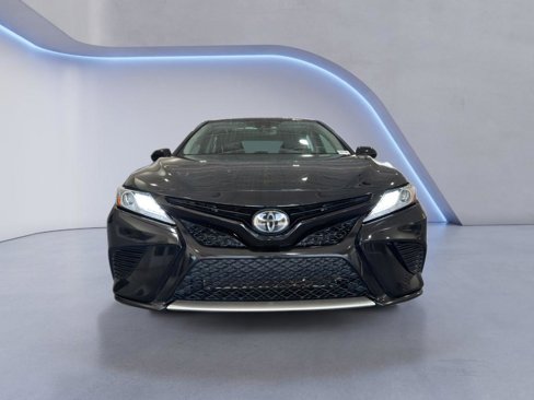Used 2020 Toyota Camry XSE image 3