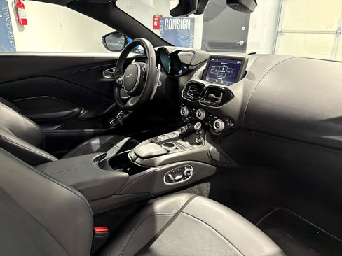 Used 2021 Aston Martin V8 Vantage Roadster image 30