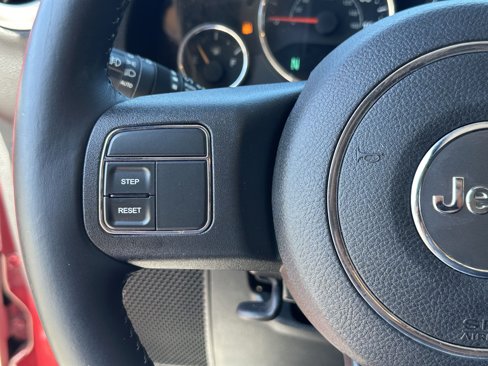 Used 2013 Jeep Wrangler Unlimited Rubicon image 26
