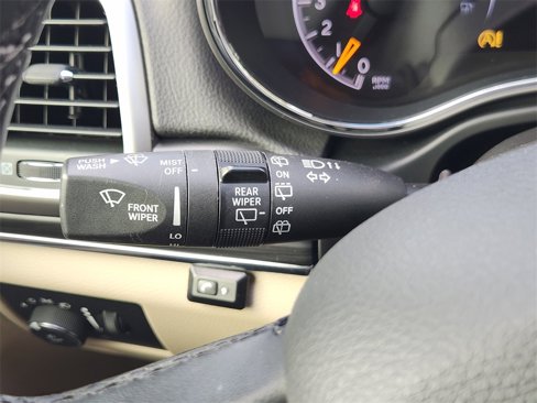 Used 2021 Jeep Grand Cherokee Limited w/ Sun & Sound Group image 28