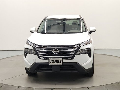 Used 2024 Nissan Rogue SV image 2