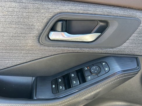 Used 2023 Nissan Rogue SV image 13