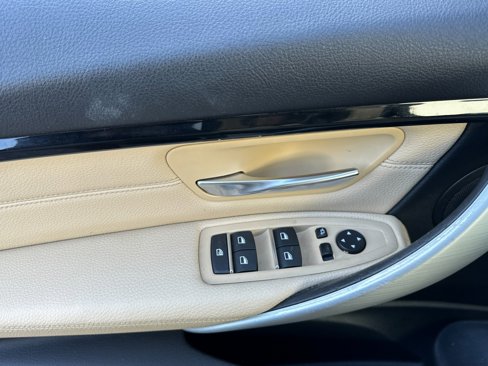 Used 2017 BMW 330i Sedan image 10