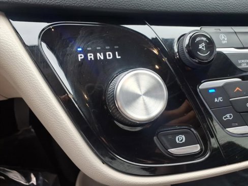 Used 2017 Chrysler Pacifica Touring-L image 21
