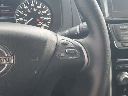 Used 2020 Nissan Pathfinder S image 21