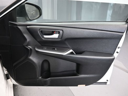 Used 2016 Toyota Camry LE image 36