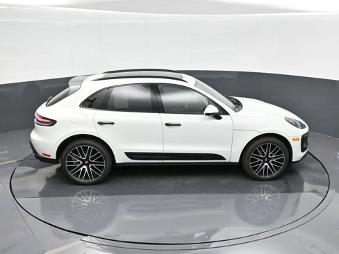 Used 2025 Porsche Macan Turbo image 31