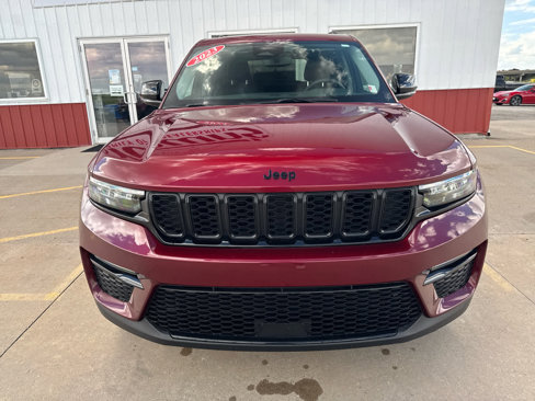 Used 2023 Jeep Grand Cherokee Limited w/ Black Appearance Package image 2