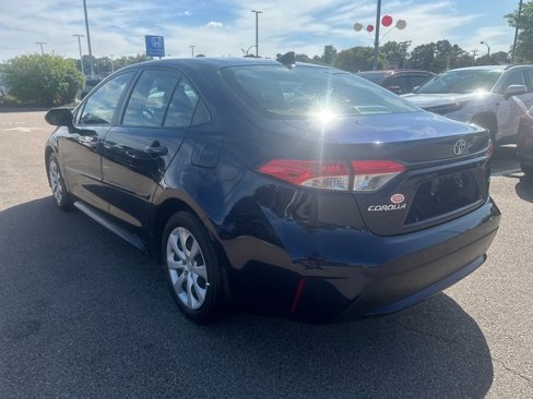 Used 2022 Toyota Corolla LE image 9