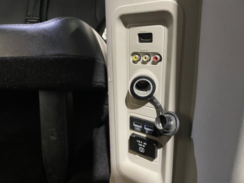 Used 2013 Chrysler Town & Country Touring-L w/ Driver Convenience Group image 19