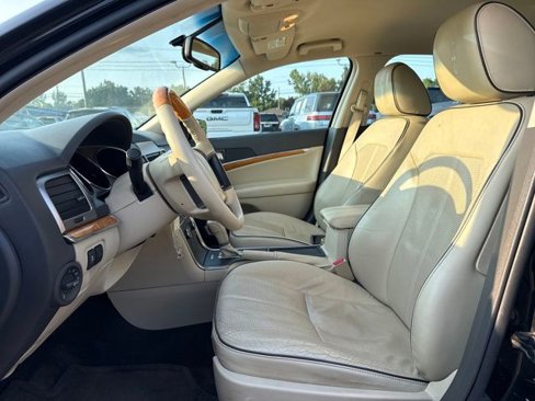 Used 2010 Lincoln MKZ image 6