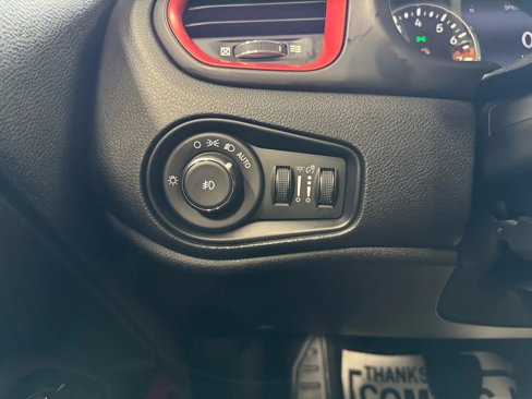 Used 2017 Jeep Renegade Trailhawk image 38