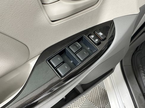 Used 2012 Toyota Sienna LE image 11
