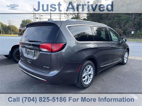 Used 2020 Chrysler Pacifica Limited image 6