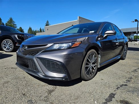 Used 2021 Toyota Camry SE image 1