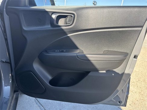 Used 2022 Hyundai Venue Limited image 10