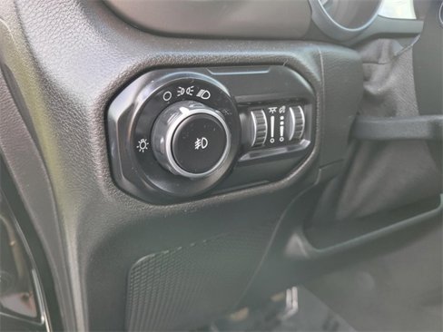 Used 2020 Jeep Wrangler Sport image 15