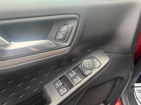 Used 2020 Ford Escape SE image 9
