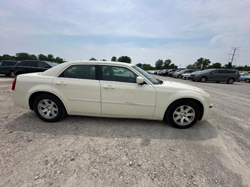 Used 2007 Chrysler 300 image 4