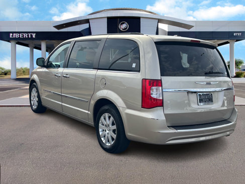 Used 2015 Chrysler Town & Country Touring w/ Driver Convenience Group image 5