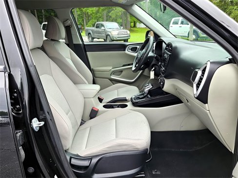 Used 2023 Kia Soul LX image 16