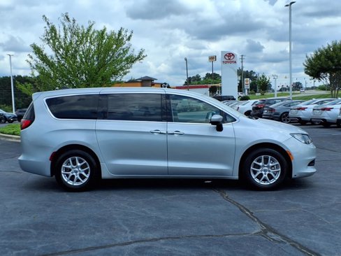 Used 2023 Chrysler Voyager LX image 7