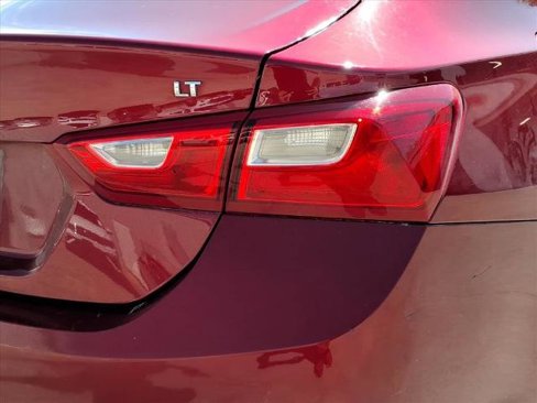 Used 2018 Chevrolet Malibu LT image 9