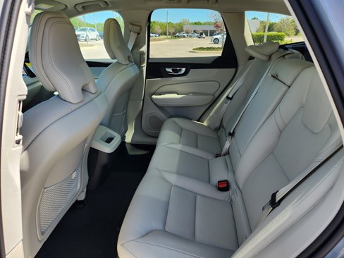 New 2025 Volvo XC60 B5 Core image 18