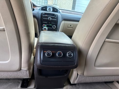 Used 2011 Buick Enclave CXL image 18