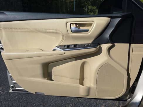 Used 2016 Toyota Camry XLE image 25