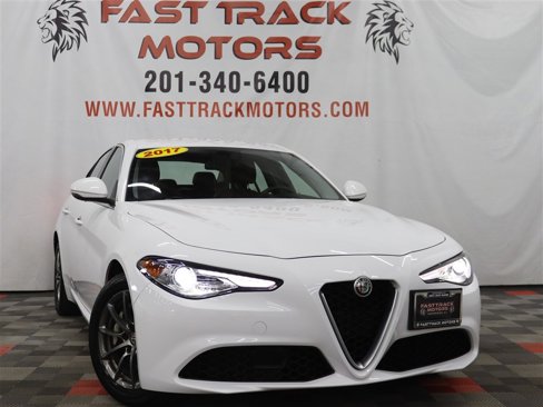 Used 2017 Alfa Romeo Giulia AWD image 3