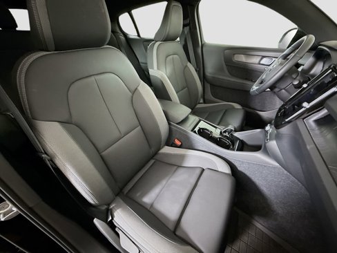 Used 2023 Volvo C40 Recharge Core w/ Protection Package Premier image 27