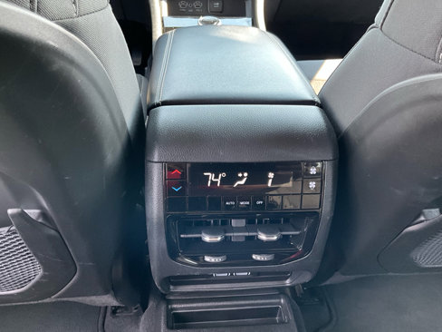 Used 2023 Jeep Grand Cherokee L Laredo image 10