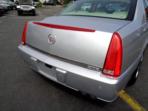 Used 2010 Cadillac DTS Platinum image 21
