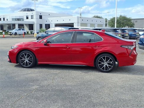 Used 2021 Toyota Camry SE image 25