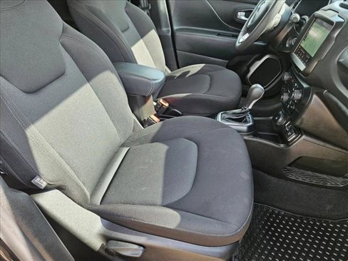 Used 2023 Jeep Renegade Latitude image 21