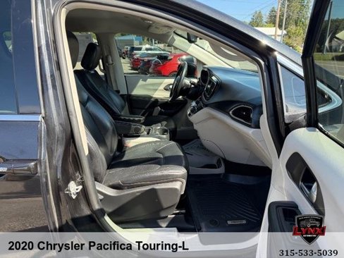 Used 2020 Chrysler Pacifica Touring-L image 45