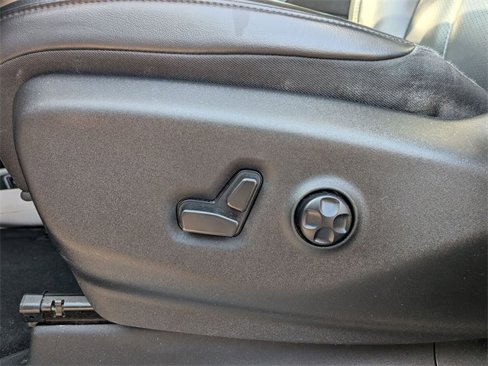 Certified 2021 Chrysler Voyager Lxi image 13