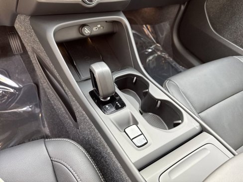 New 2025 Volvo XC40 B5 Core w/ Protection Package Premier image 22